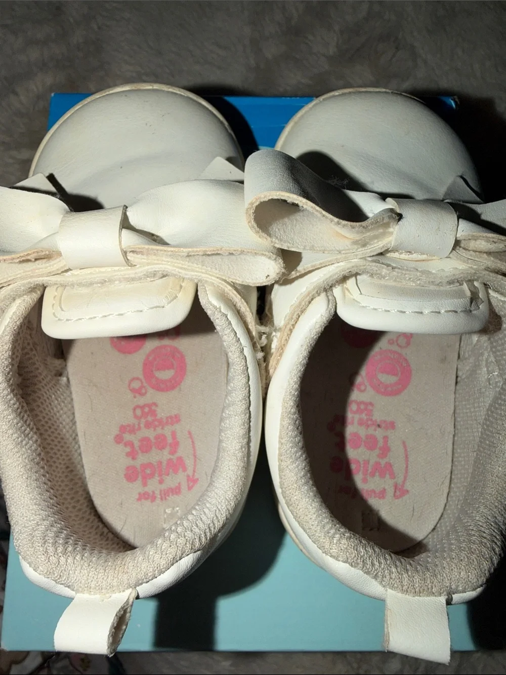 Stride Rite White toddler 5M Kamila shoes Velcro easy to wash